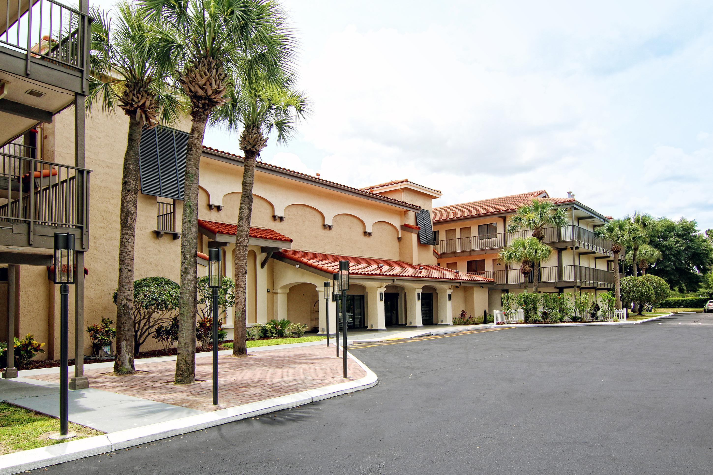 Hotel Quality & By The Parks 3*