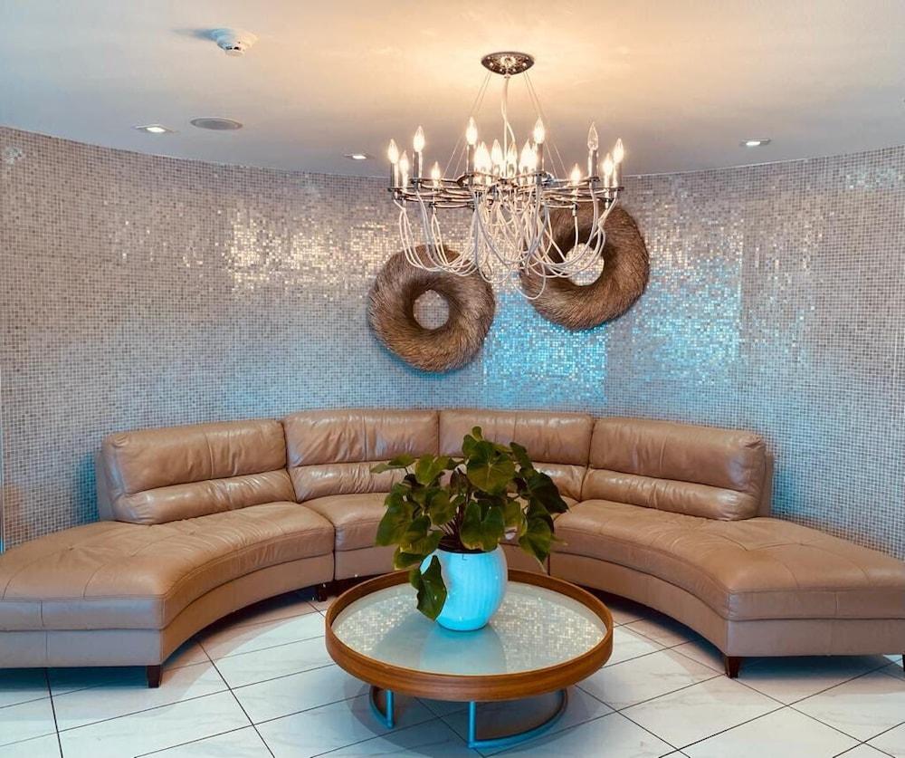 Hotel Quality & By The Parks 3*
